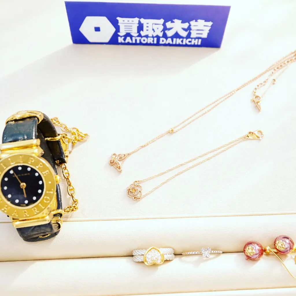 本日は、フィリップ シャリオールの時計をはじめ、ピンクゴール...