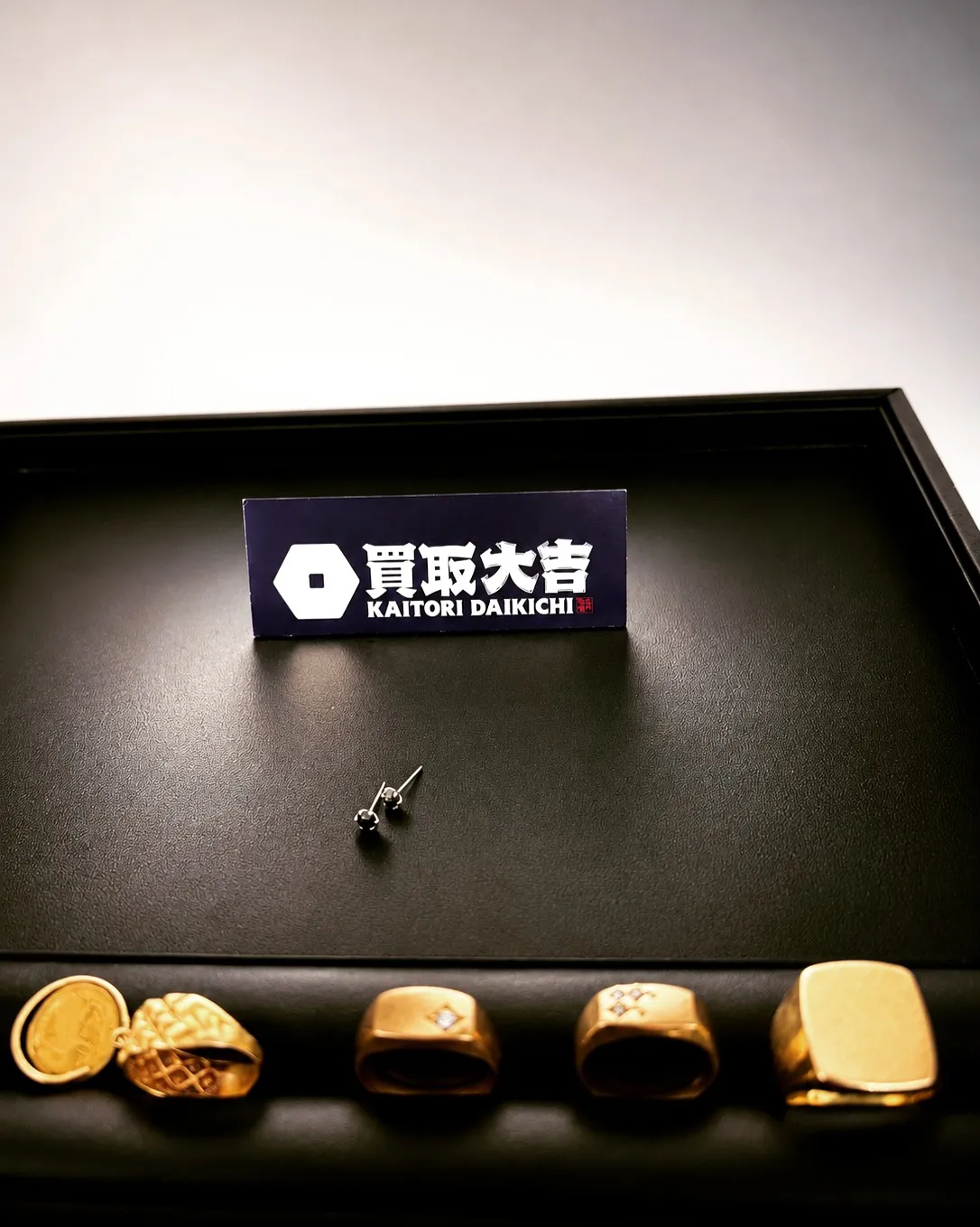 先日は遺品整理をされている中で見つかったお品物をお持ち込みい...
